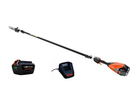 Tronçonneuse sur perche ECHO DPPT 2600 LW avec une batterie LPB50-250 et un chargeur LCJQ-5602C.