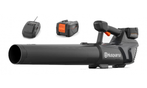 Souffleur à main HUSQVARNA Aspire B8X-P4A avec une batterie P4A 18-B72 et avec un chargeur P4A 18-C70